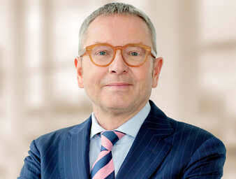 Dr. Roland Hoffmann-Theinert, Portrait