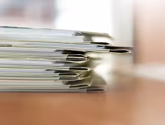 Stapel von Unterlagen 