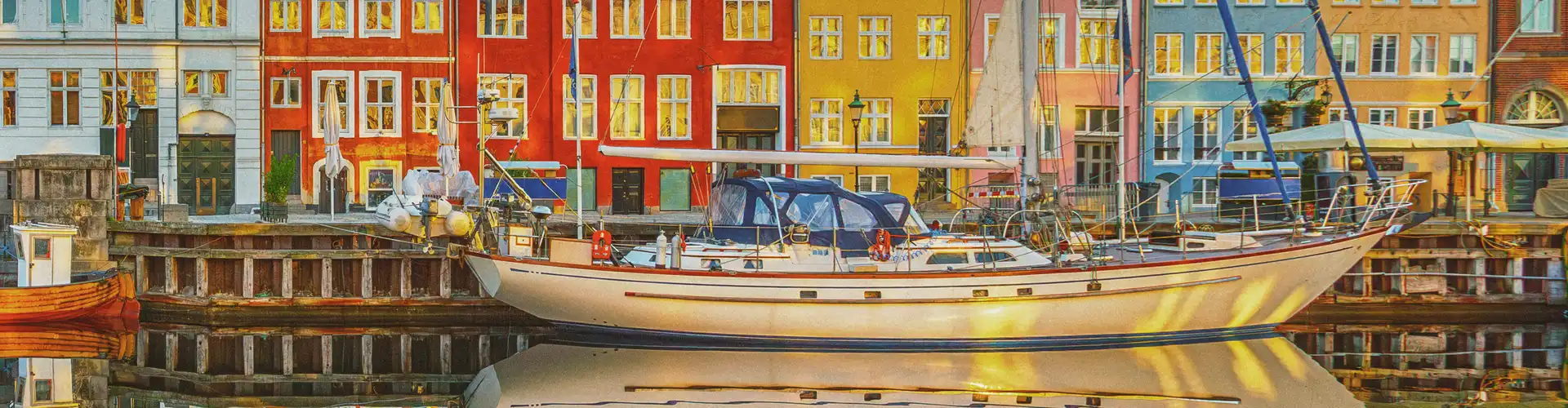 Foto Kopenhagen Häuserfront, Fluss und Boote