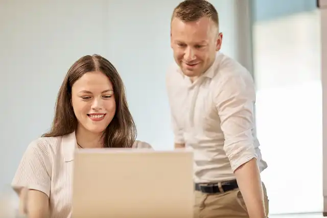 Nachwuchsjuristin & Anwalt