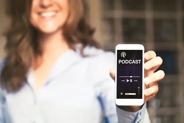 Handy wird gezeigt wo Podcast #1 abgespielt wird.