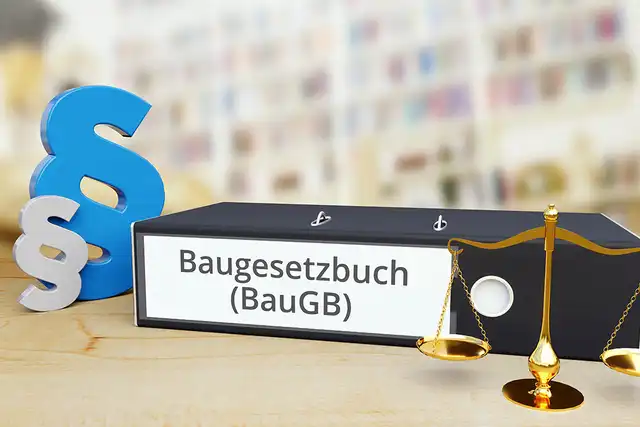 Baugesetzbuch und eine Waage 