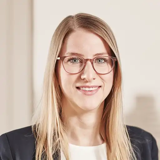 Julia Huth, Portrait