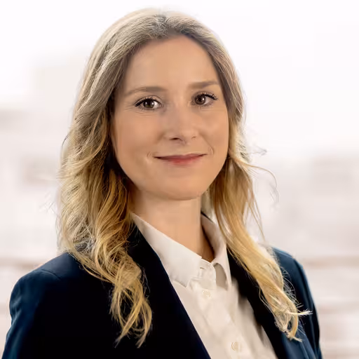 Profilbild_Nadja Becker