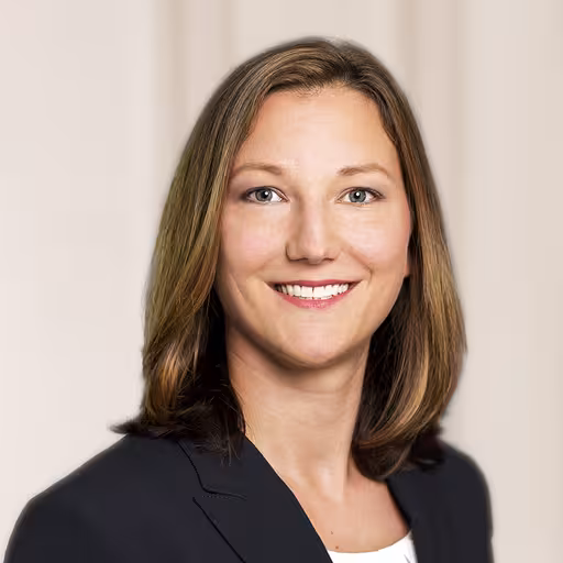 Cornelia Kinast, Maître en Droit