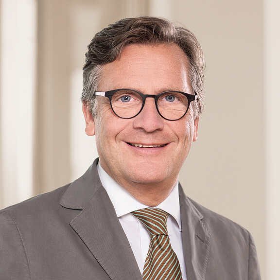 Dr. Jörg Nerlich, Profil