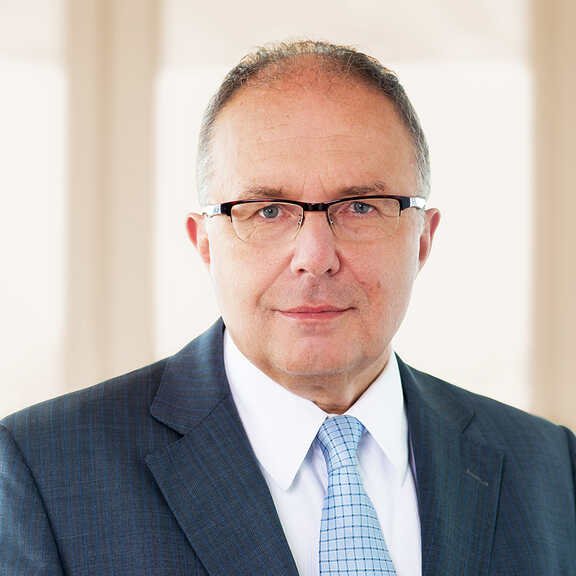 Dr. Wolfgang Prinz, Portrait