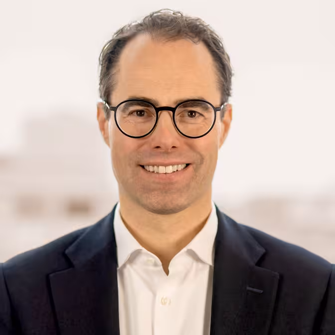 Dr. Robert Brahmstaedt, LL.M. (University of Sydney), Portrait