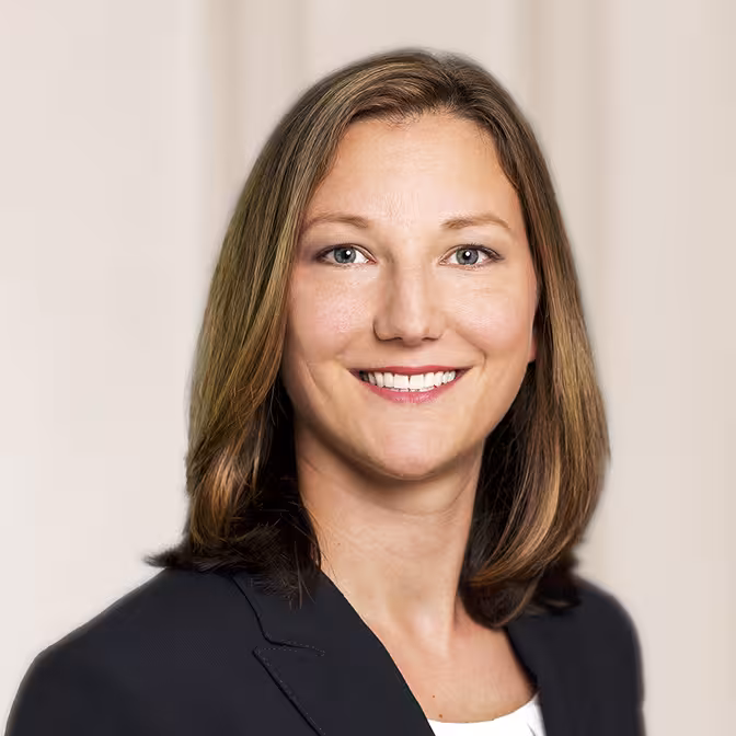 Cornelia Kinast, Maître en Droit