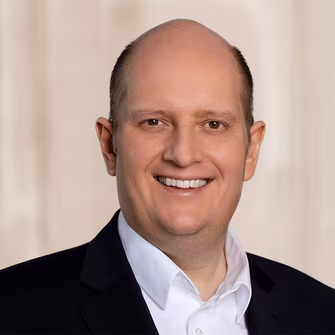 Dr. Michael Nienerza, Portrait