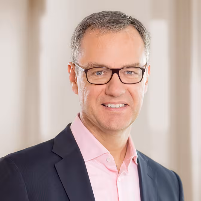 Dr. Matthias Terlau, Portrait