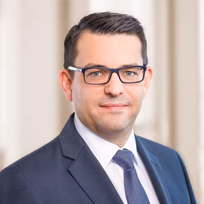 Dr. Damian Tigges, Portrait