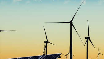Windräder und Solarmodule