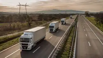 Drei LKW´s, die hintereinander auf der freien Autobahn fahren