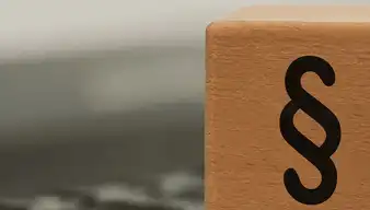 Holzblock mit Paragraph 