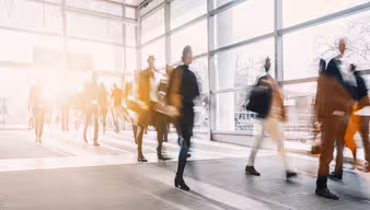 Menschenmenge / gehende Geschäftsleute 