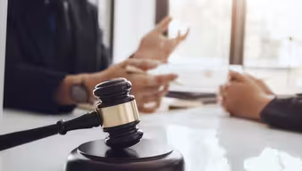 Richterhammer Verhandlungen 