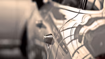 seitliche Nahaufnahme eines Autos