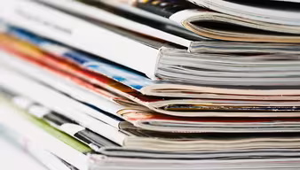 Gestapelte Zeitschriften