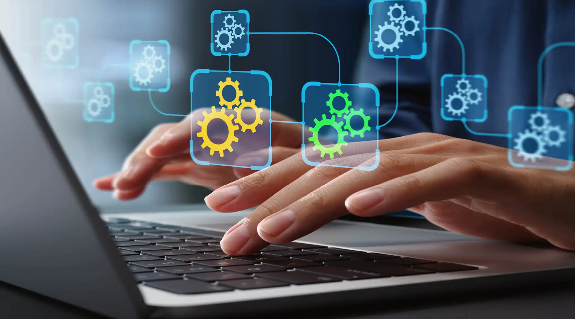 Legal Tech Laptop tippen